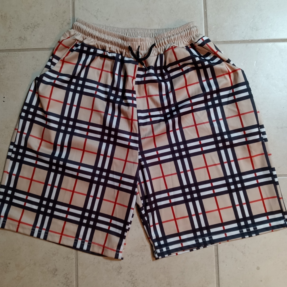 Men like New plaid shorts size medium